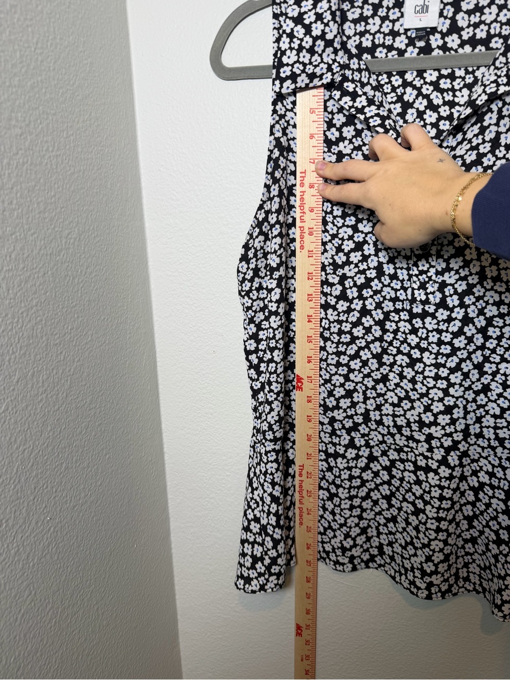 CAbi Floral Sleeveless Button Up Befriend Blouse Size L - Picture 8 of 10